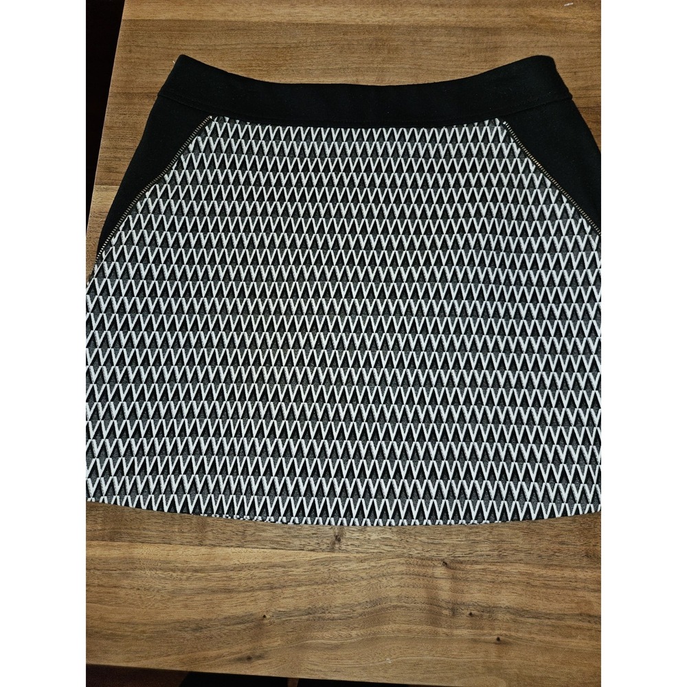 Barbour Mini Skirt. Black /White Geometric Pattern With Zippers Up The Sides Sz6